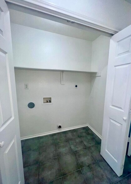 Building Photo - 3407 Barcelona Dr