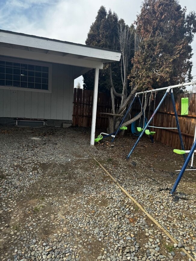 Building Photo - 902 S 29th Ave