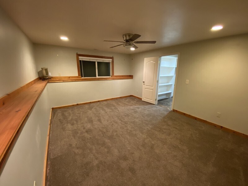 Building Photo - 4835 Creek View Dr