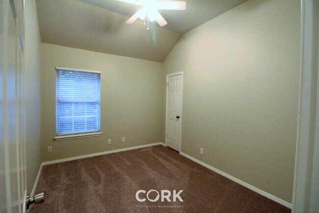 Building Photo - 927 Castle Rd