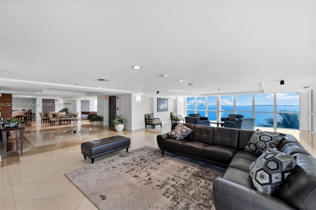 Building Photo - 1155 Brickell Bay Dr