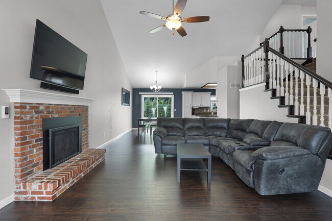 Building Photo - 552 Winter Bluff Dr