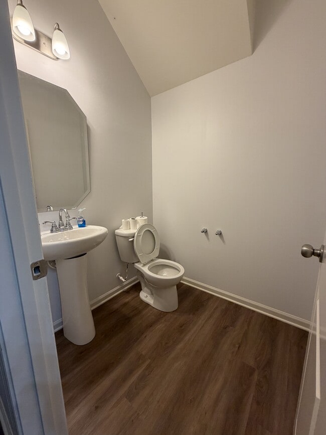 Building Photo - 3549 Saddlebrook Dr