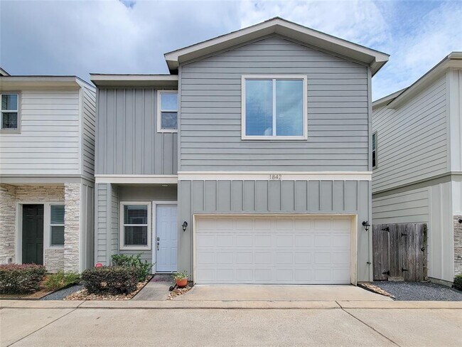 Building Photo - 1842 Parana Dr