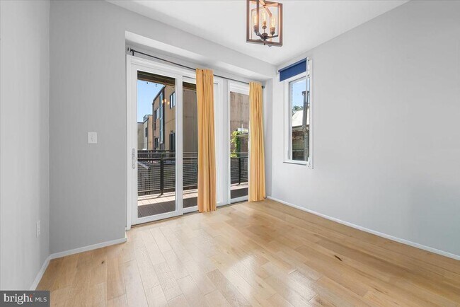 Building Photo - 1474 Belmont St NW