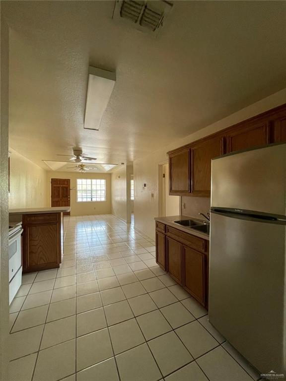 Building Photo - 10 N Pleasantview Dr