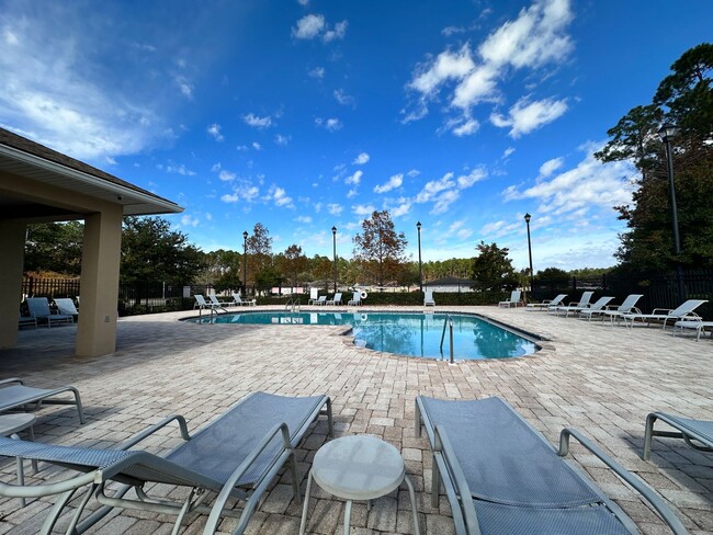 Building Photo - Pritchard Point - Three Bedroom Home