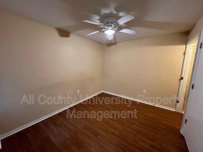 Building Photo - 4000 SW 23rd St