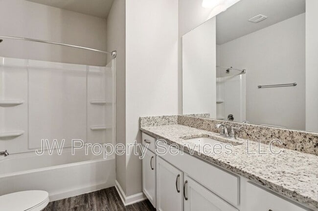 Building Photo - 5653 Oakworth St