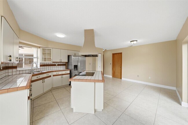 Building Photo - 631 SW 88th Ct