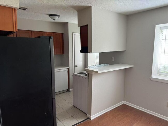 Building Photo - 7510 Londres Dr