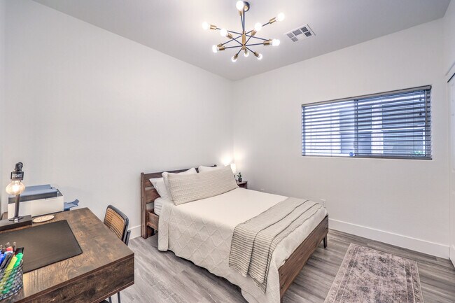 Building Photo - 10762 Flame Vine Ct