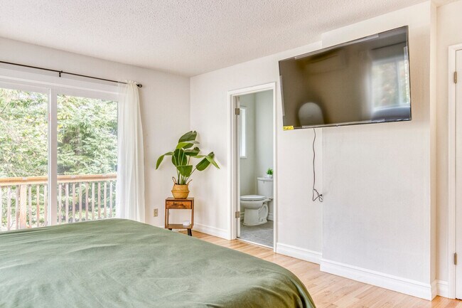 Building Photo - 3201 SW Sherwood Pl