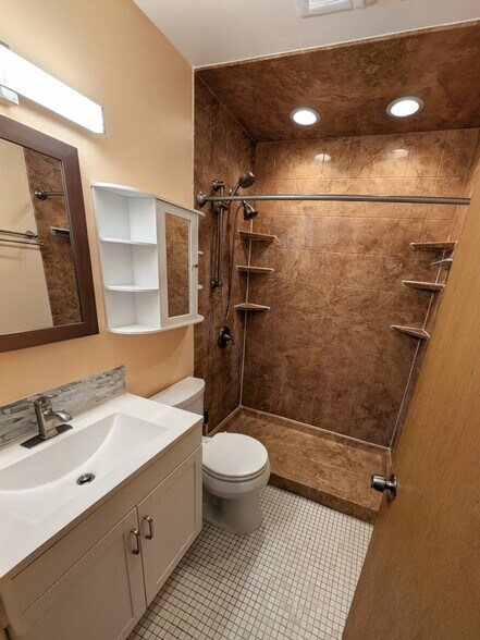 Building Photo - 4521 Jade Ln