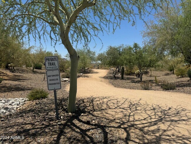 Building Photo - Charming 4 Bed 3 Bath Home in Norterra Area