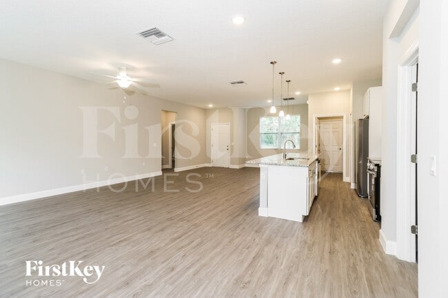 Building Photo - 121 Dailey St SE