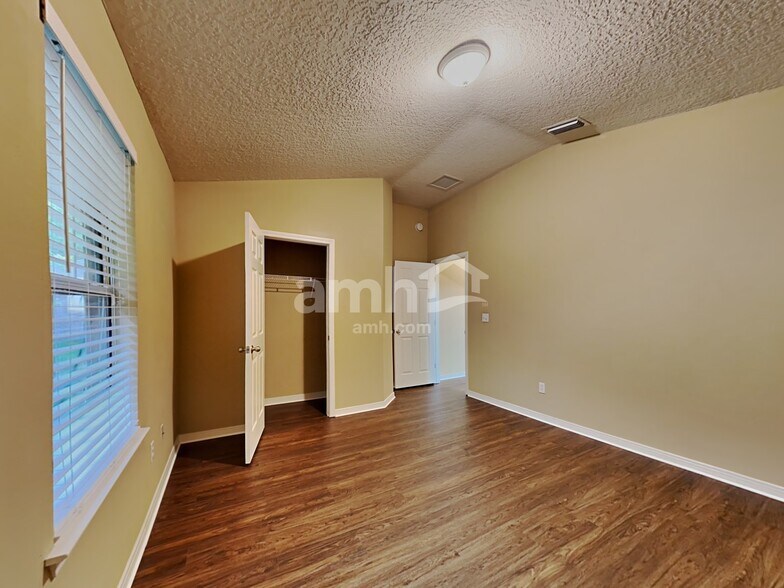 Building Photo - 2091 Cherokee Cove Trl