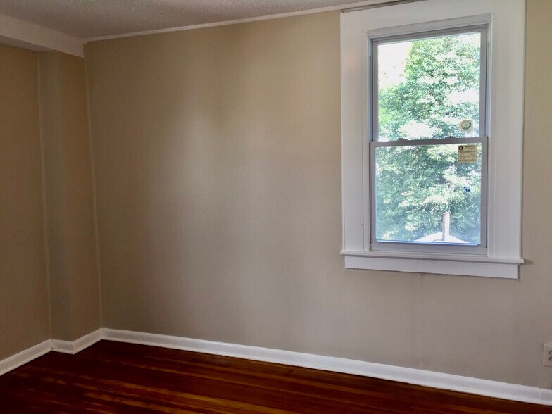 Building Photo - 71 Elm St