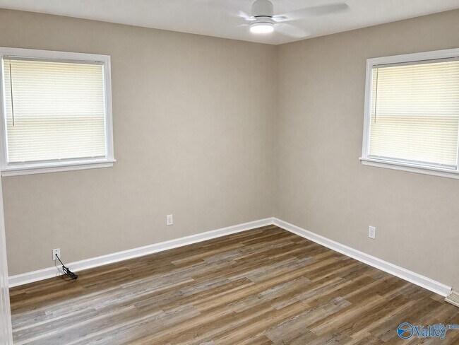 Building Photo - 2607 Bonnieview Dr NW