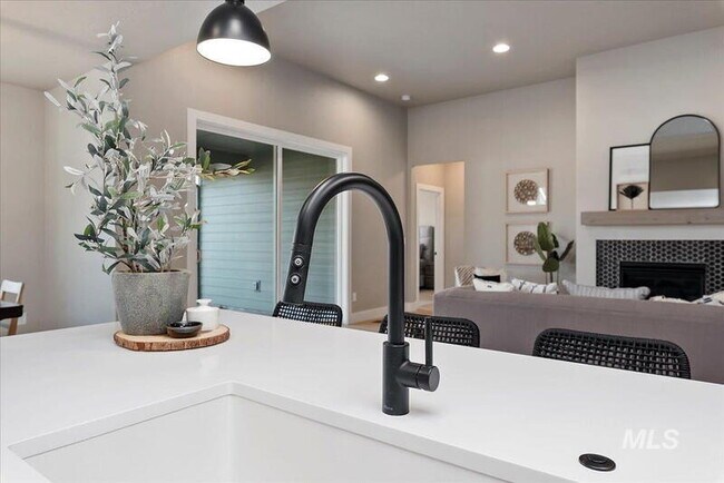 Building Photo - 4880 S Colusa Ave