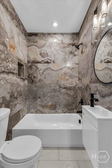 Building Photo - 2706 Hopkins St