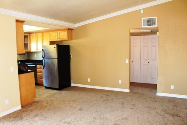 Building Photo - 1Bed/1Bath Condo in Oceanside~ Los Morros ...