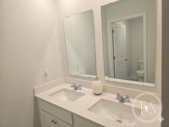 Building Photo - RATE DROP ALERT (was $3300/month)!