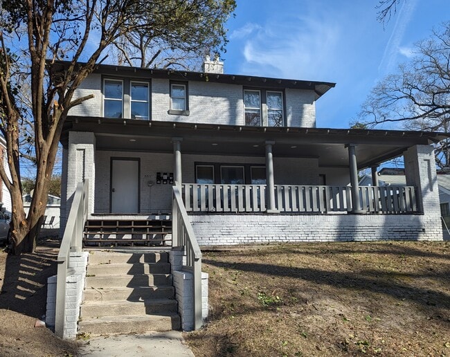 Building Photo - 2217 Blossom St