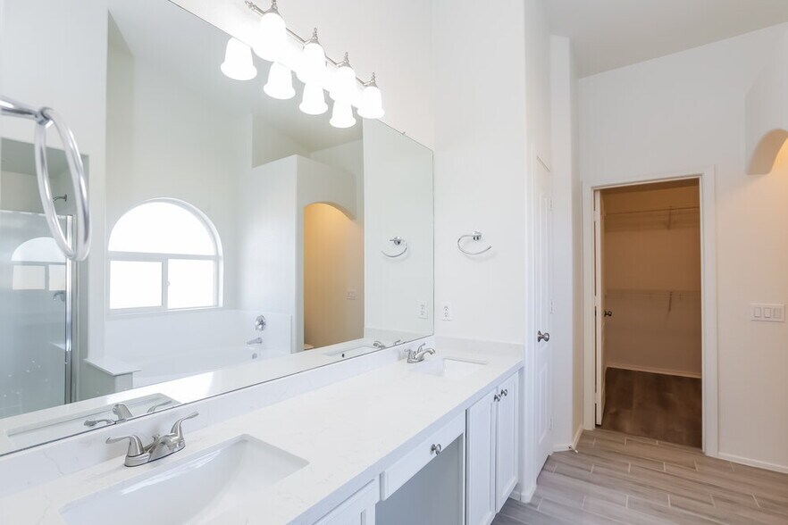 Building Photo - 13042 W Monterey Way