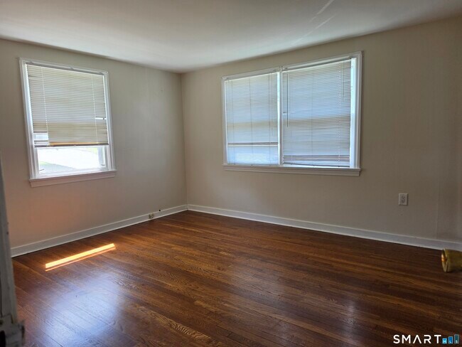 Building Photo - 68 Geissler Dr