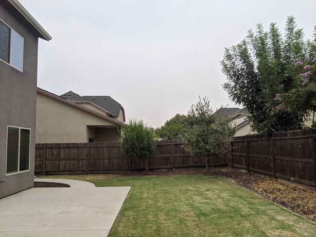 Building Photo - Newer construction home with open floor plan and nice upgrades. Clovis unified schools.
