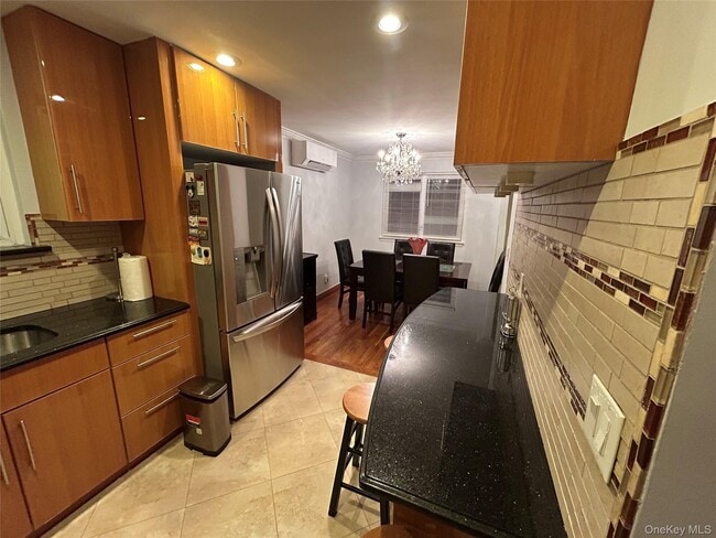 Building Photo - 59-26 Linden St