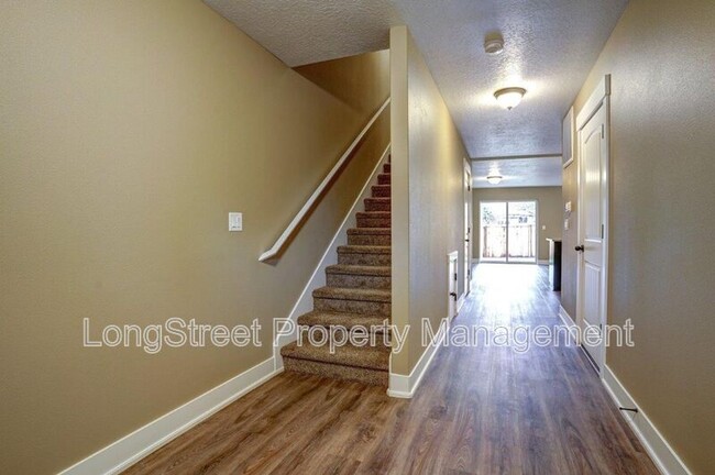 Building Photo - 484 S Monmouth Ave