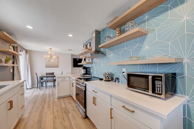 Building Photo - Fully Furnished or Unfurnished 3 BR / NO HOA