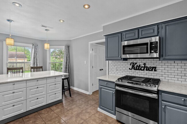Building Photo - Luxury Family Living with a Resort-Style Backyard in Virginia Beach