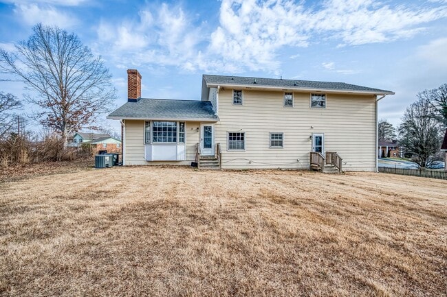 Building Photo - Beautiful Hopewell Move In Ready Home!