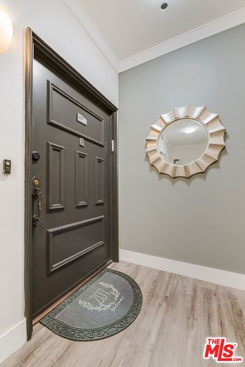 Building Photo - 1727 S Bentley Ave