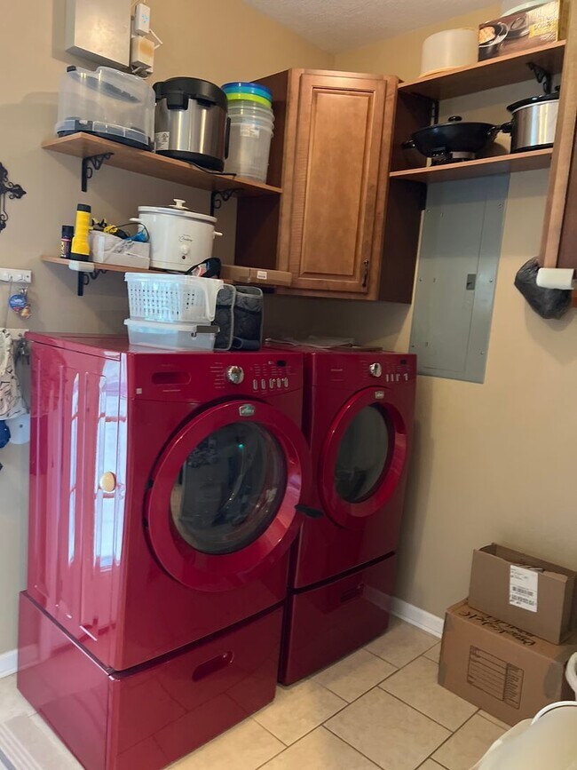 Building Photo - 201 Patrice Cir