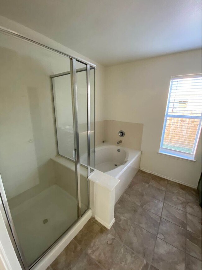 Building Photo - 4529 Blue Jay Ln
