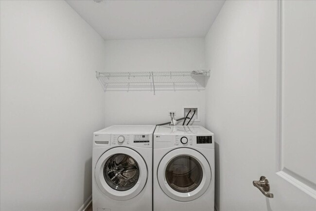 Building Photo - 406 Red Oak Cir