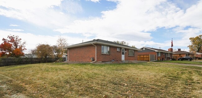 Building Photo - 2500 Westchester Dr