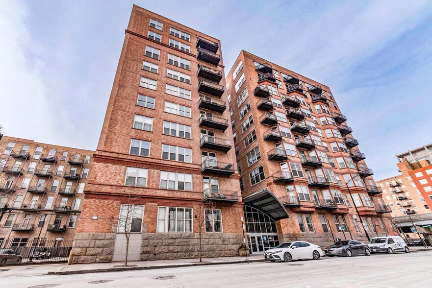 Primary Photo - 500 S Clinton St