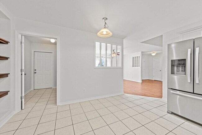 Building Photo - Updated Home in Raintree Estates!