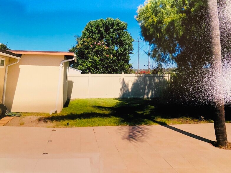 Building Photo - 4076 Mira Costa St