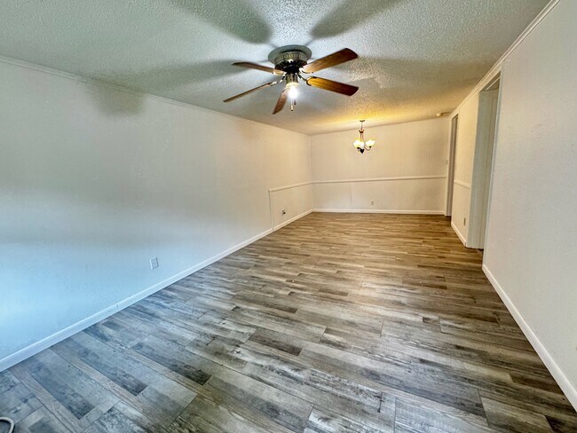 Building Photo - 5291 Dalewood Dr