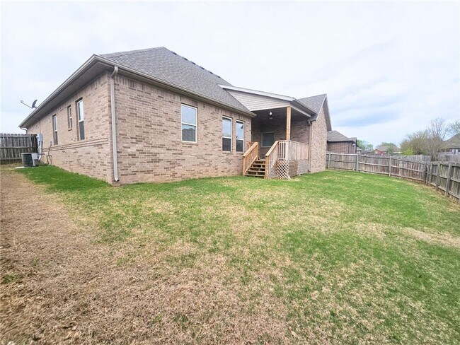 Building Photo - 3803 SW Kite Dr