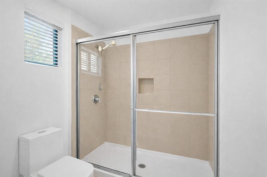 Building Photo - 4234 N Dixie Hwy