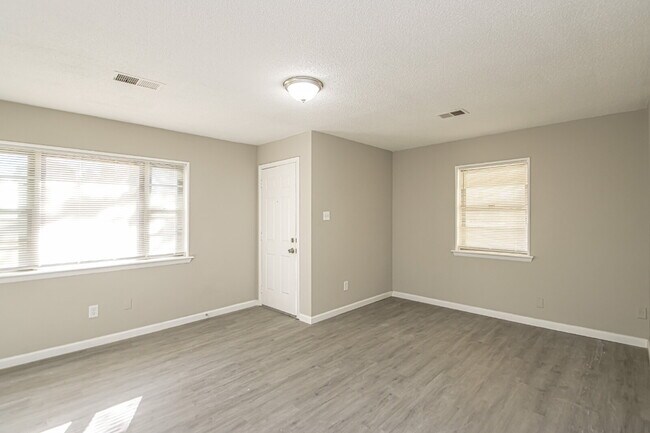 Building Photo - Charming 3-Bedroom Home on a Spacious Lot in Benton, AR – Perfect for Comfortable Living!