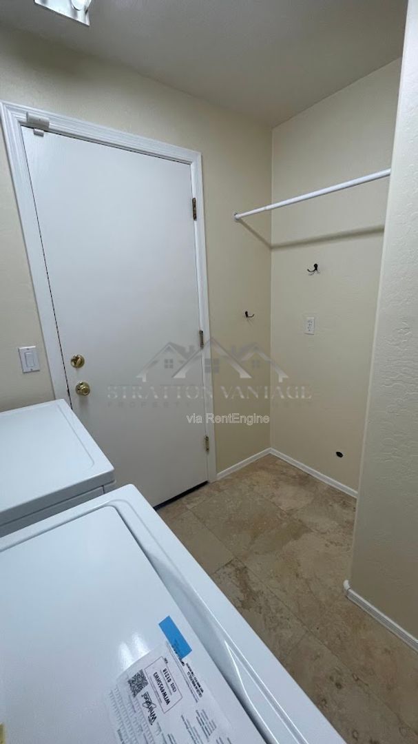 Building Photo - 6814 W Lariat Ln