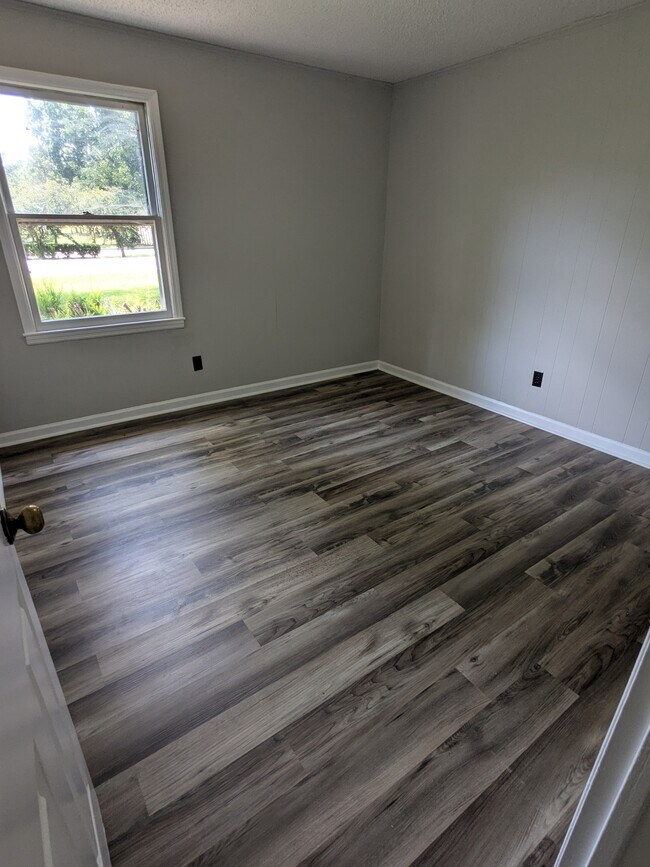 Building Photo - 2436 Thoroughbred Dr